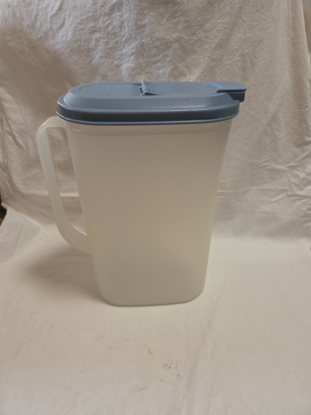 Tupperware Slimline Pitcher 2 QT 2009C-2 Clear with Blue Flip Lid 2011A-2